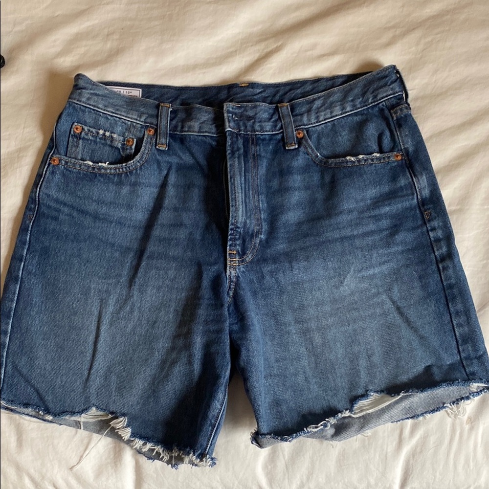 GAP 8” Loose Bermuda Mid-Rise Jean Shorts with Frayed Hem